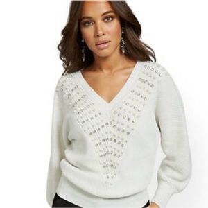 Gorgeous white w/ Rhinestone & Pearls V neck Holiday Sweater -Like New